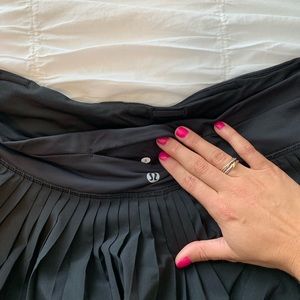 Lululemln black tennis skirt